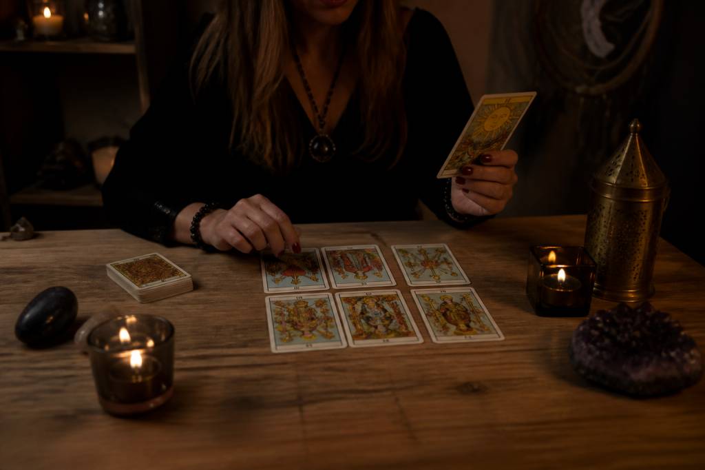 Jeux divinatoires gratuits : comment bien les utiliser pour vos tirages de tarot