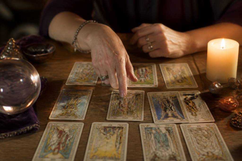 Divination gratuite : comment obtenir des réponses fiables avec le tarot