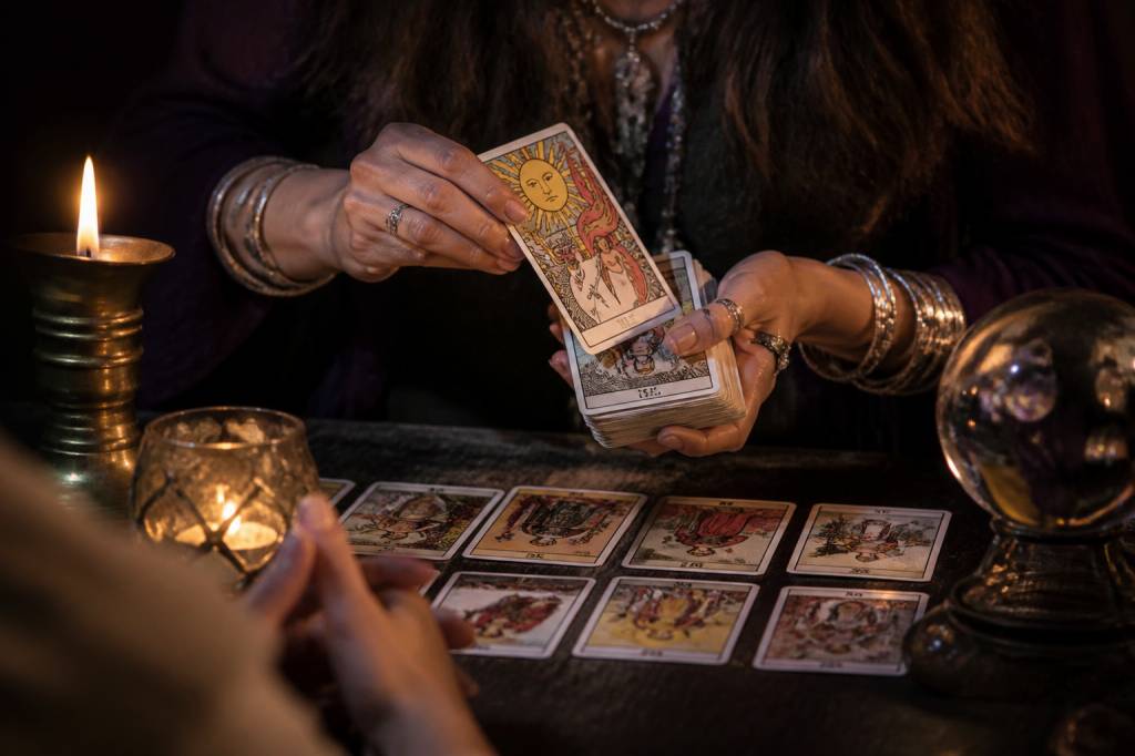 Tirages tarots gratuits en ligne : interpréter les cartes et éclairer votre avenir