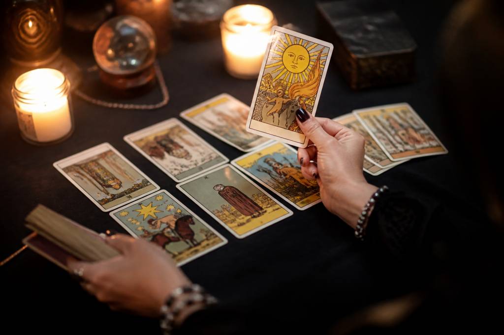 Tarot divinatoire sérieux gratuit : obtenez une lecture fiable et personnalisée