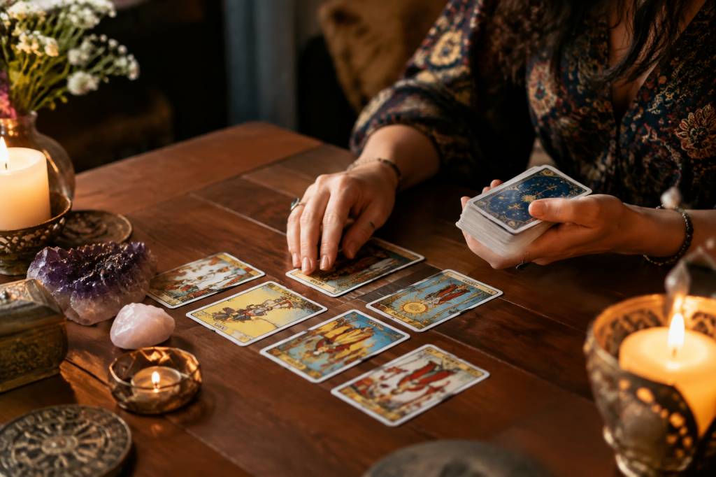 Tarots divinatoires gratuits amour : trouvez des réponses à vos questions sentimentales