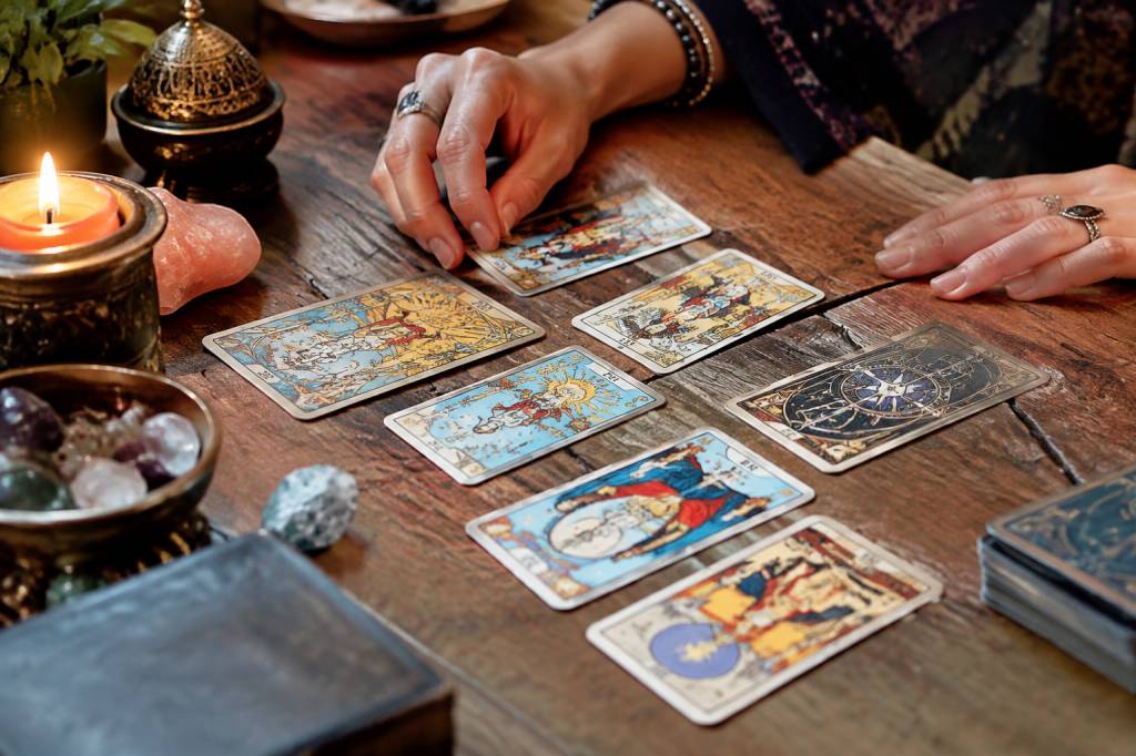 Tirage carte gratuit Lenormand : interpréter les cartes et découvrir leur signification